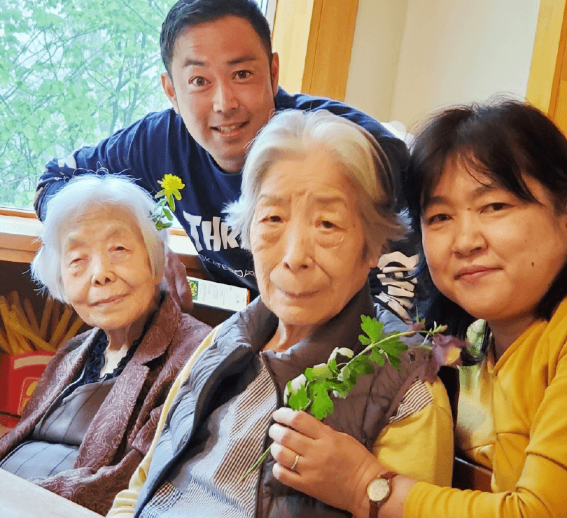 右上画像(4人pc_sp)